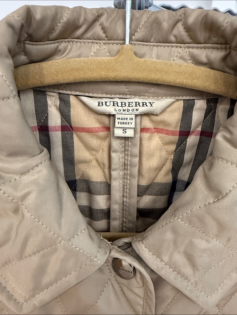 Burberry Quilted Women's Jacket. Size S. tan beige - Picture 2 of 8